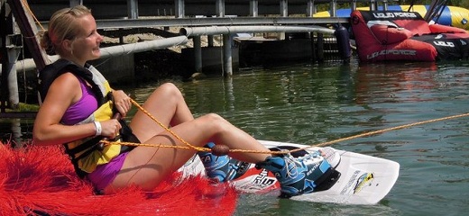 Iva Dolejšová na startu svého prvního wakeboard pokusu